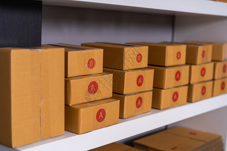 数字化转型下的包裹运输与计算机零售新趋势