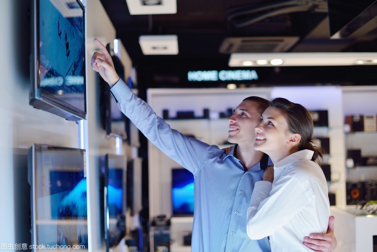 消费电子产品零售店 笔记本电脑、电视与相机的选购热潮